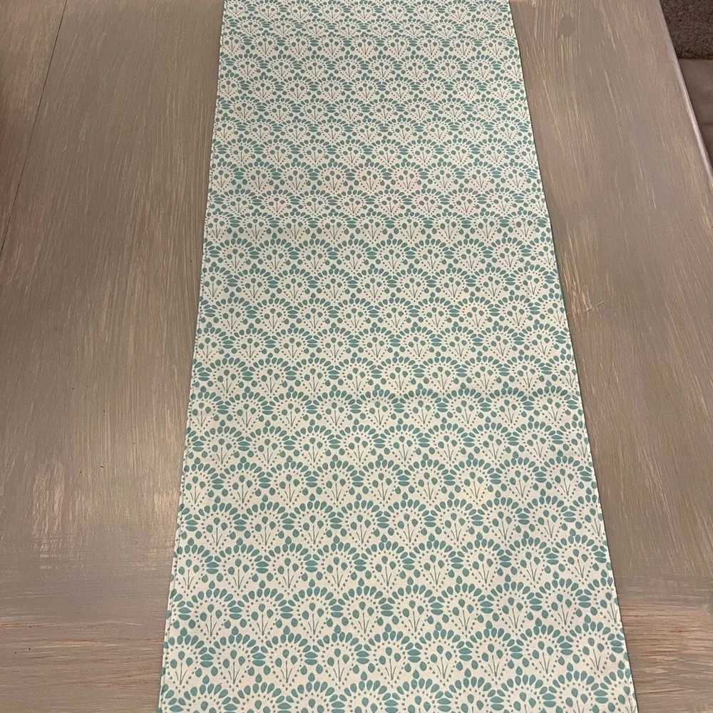 Reverseable Floral Table Runner in Teal and Red/teal and white